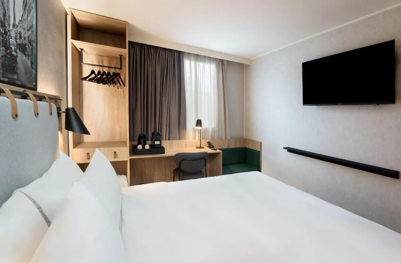 Hotel Campanile Prime 19 - La Paryż