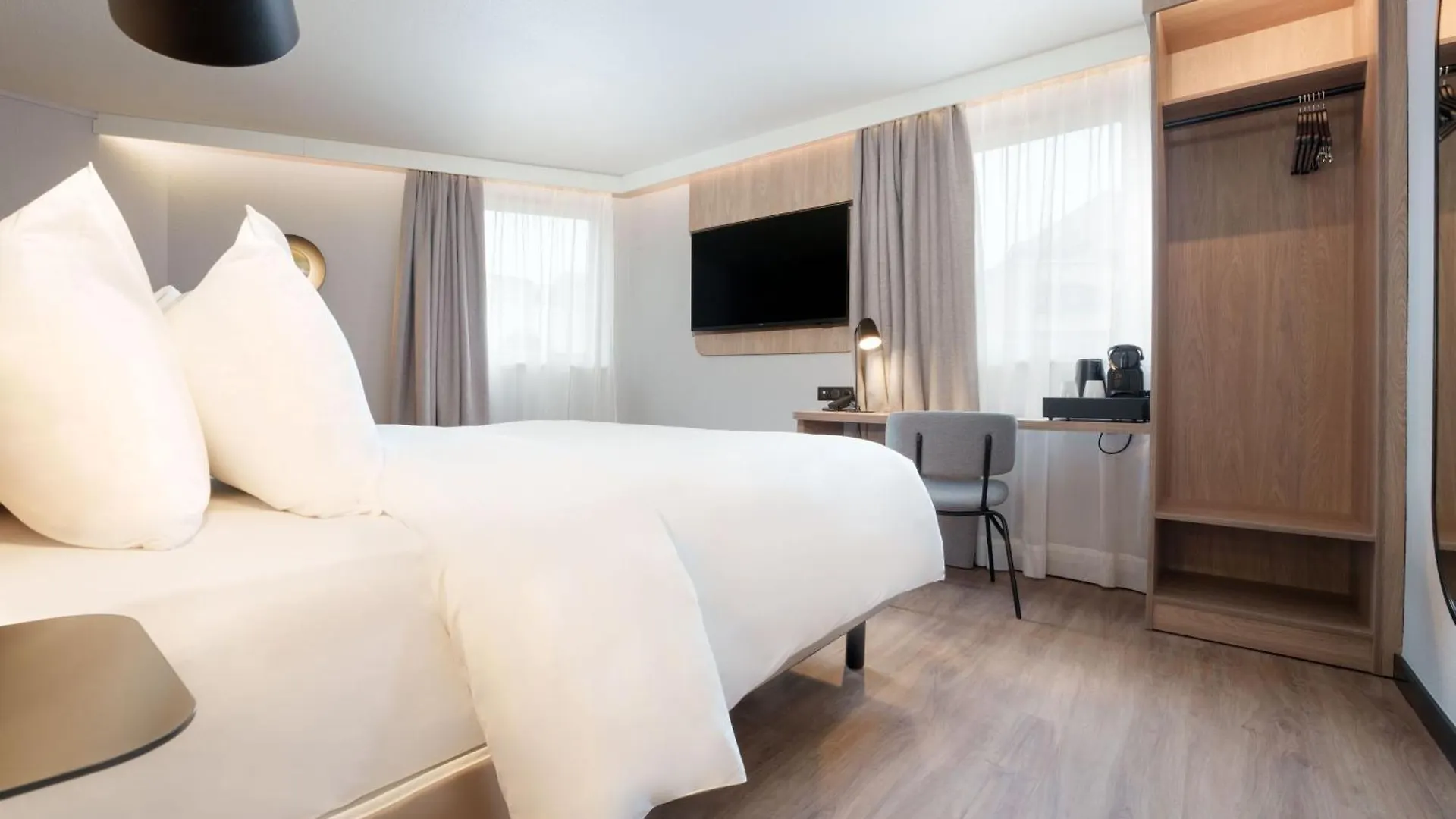 Campanile Prime 19 - La 3* Paris