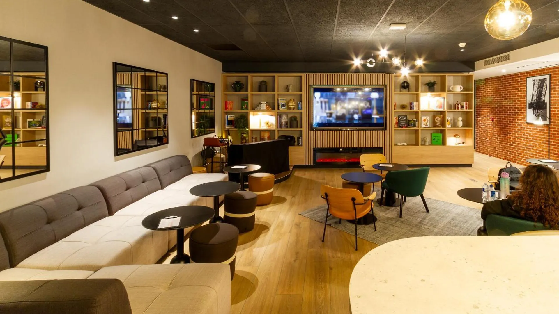Campanile 19 - La Hotel 3*