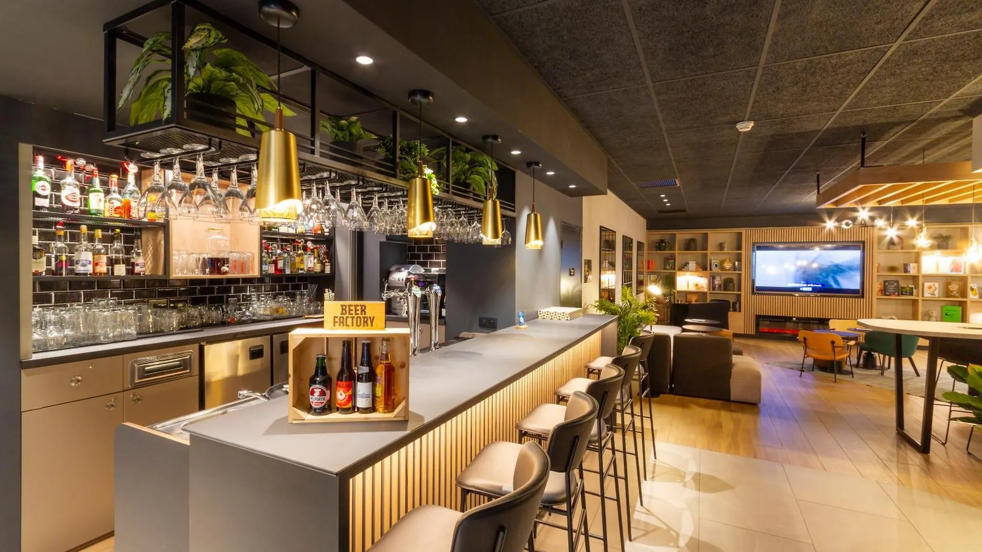 Campanile Prime 19 - La Hotel Paris