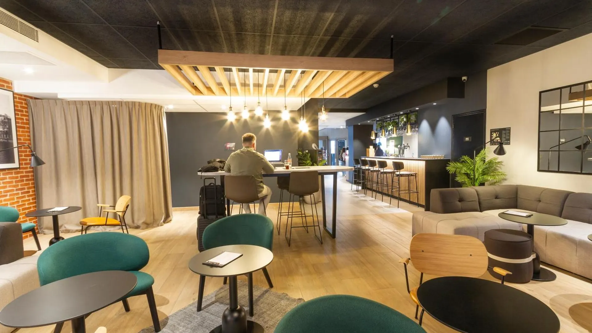 Campanile Prime 19 - La Hotel Paris